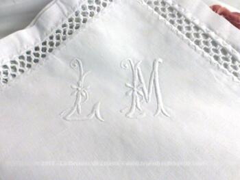 Ancienne taie d'oreille avec jours et monogrammes LM brodés.