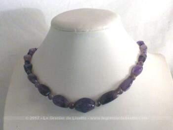 Collier ras de cou en perles plates et rondes en améthyste.