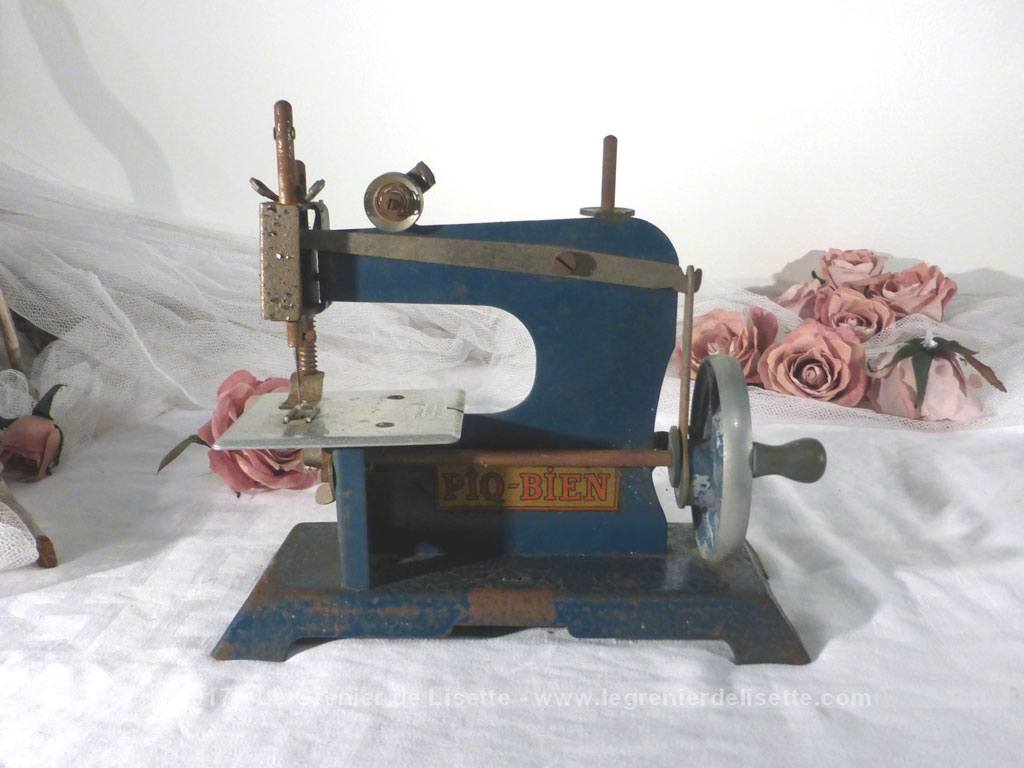 VENDU - Ancienne petite machine à coudre jouet - Le Grenier de Lisette