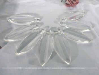 Lot de 8 grandes pampilles en verre à la belle forme de feuille.