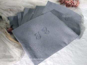 Six anciennes serviettes damassées, teintées en gris et gravées des monogrammes JC. Frais de port offerts.