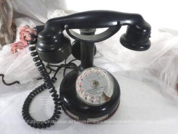 Ancien téléphone à colonne