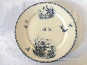 Lot de 3 assiettes aux papillons, deux assiettes plates et une assiette à dessert, modèle Tsarine de Sarreguemines.