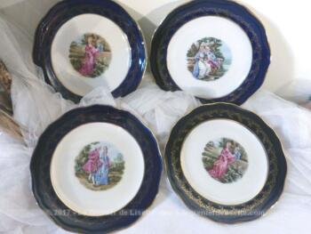 Lot de 4 petites assiettes à la bordure bleue et or avec au centre un dessin différent d'une scène romantique du XVIII .