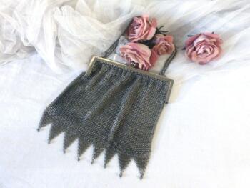 Très ancienne et vraiment superbe aumônière en cote de maille en alpacca patiné.
