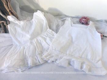 Duo de robes pour bébé avec dentelle et plis religieuses. Pièces uniques .