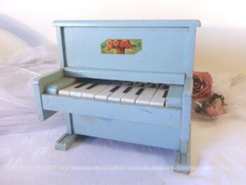 Ancien jouet petit piano en bois de couleur bleu, jouet des années 50/60.