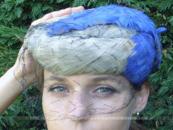 Ancien chapeau bibi plumes grises et bleu/parme avec belle voilette.