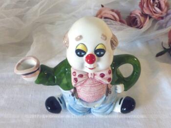 Théière originale, façon modèle anglais,  en forme de clown et son nez rouge