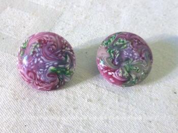Ancienne paire de boucle d'oreilles vintage en porcelaine.