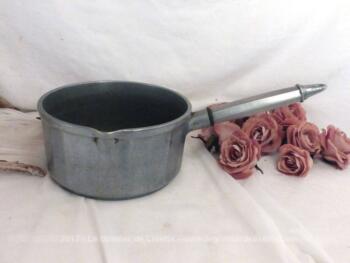 Ancienne grande casserole vintage 