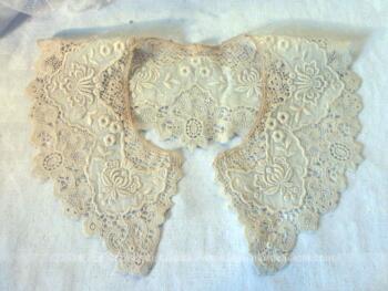 VENDU - Ancien col écru en dentelle aux fuseaux fait main