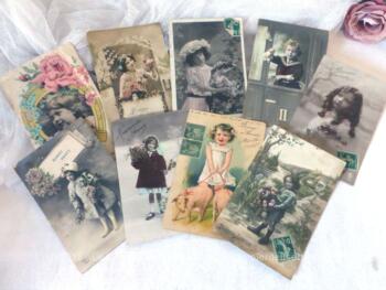 Lot de 9 cartes postales anciennes de Bonne Année avec des enfants pour modèles.