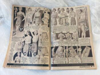 Ancien catalogue "Blanc" des magasins "Aux Galeries Lafayette" datant du début des années 30.