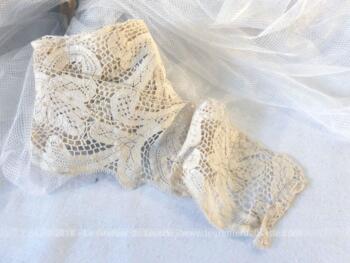 Grand coupon de 3.50 m d'ancienne dentelle de Cluny fait main