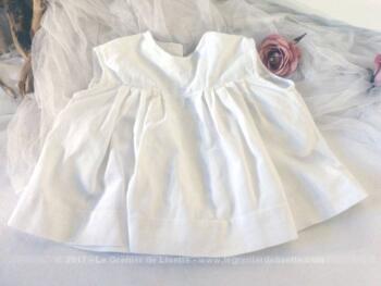 Ancien tablier robe pour fille ou garçon fait main.
