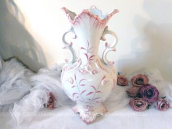 Grand vase shabby en faïence, estampillé 
