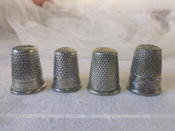 Lot de 4 dés à coudre, anciens de différentes formes.
