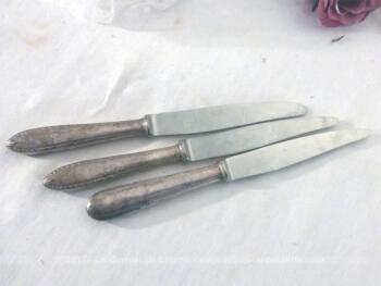 Trio de couteaux en beau métal argenté de la marque Christofle.