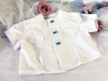 Ancienne chemise pour bébé avec boutons prévus pour être porter avec un bloomer .