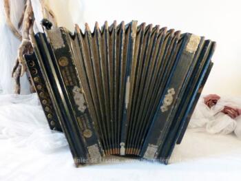 Adorable ancien accordéon en bois de 1885.