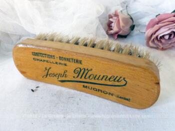 Ancienne brosse à habits en bois avec marquage publicitaire "Joseph Mouneur".