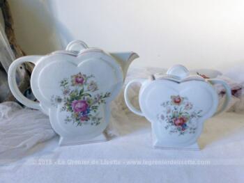 Dans une belle faïence, voici une belle cafetière et son sucrier assorti, en forme de coeur.