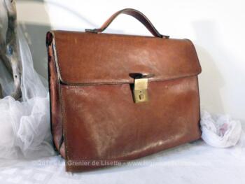 Ancien cartable Lorenzo tout en cuir fauve bien patiné.