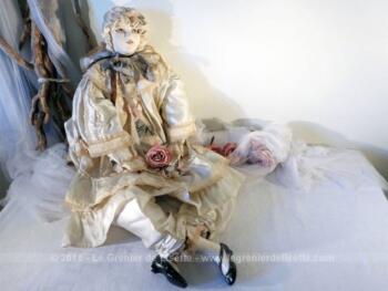 Grande poupée porcelaine et chiffons, idéal pour lit ou boudoir.