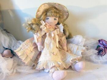 Superbe belle poupée chiffon vintage de la marque 