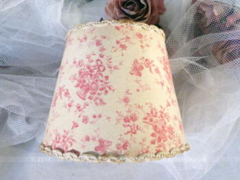 Ancien abat-jour en carton recouvert de tissus shabby rose à poser sur  ampoule.