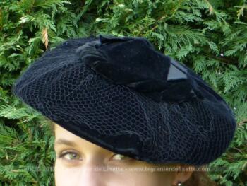 Ancien chapeau galette velours et résille. Tour de tête 56 à 58 .