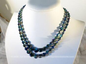 Ancien collier double rangs perles de verre bleues à facettes datant des années 60.