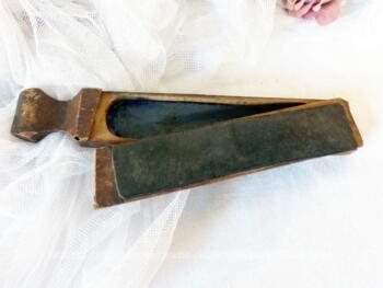 Ancien polissoir ou affûtoir en bois pour les rasoirs à main, façon 