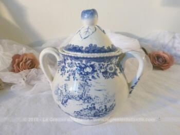 Ancien sucrier estampillé Luneville aux beaux dessins bleus façon porcelaine anglaise.