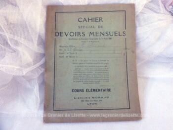 Cahier de devoirs mensuels datant des années 30/40 avec classement.