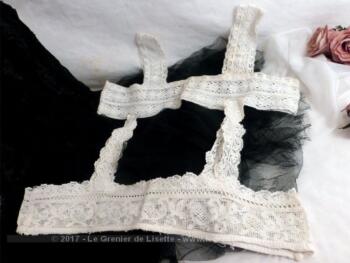 Voici la partie en dentelle de deux hauts d'anciennes chemises .