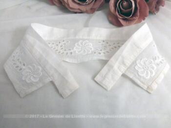 Ancien col en broderie anglaise aux beaux dessins de fleurs.