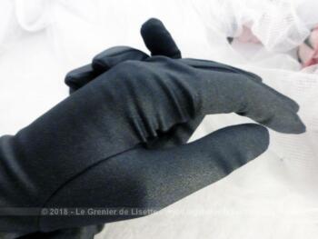 Paire de gants mi-longs de soirée vintage en tissus satiné taille 7 .