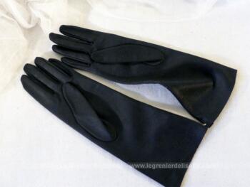 Paire de gants mi-longs de soirée vintage en tissus satiné taille 7 .