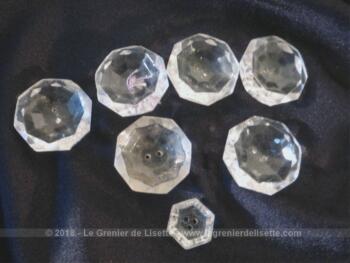 Lot de 6 anciens boutons en verre de 2 cm de diamètre sur 0.8 cm de hauteur.