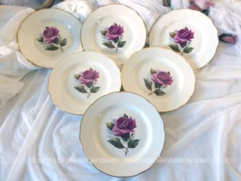 Lot de 6 assiettes à dessert porcelaine de Gien,  modèle Chambord avec sa rose et ses bordures dentelées avec un liseré doré.