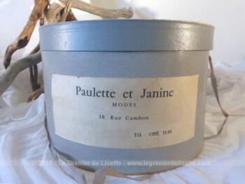Ancienne boite de transport en carton pour chapeaux de la boutique "Paulette et Janine" .