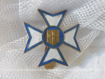 Ancien insigne religieux, peut-être  de Lourdes.