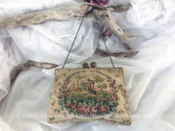Ancien et original, voici une minaudière ancienne en tapisserie, petit sac de soirée à main.