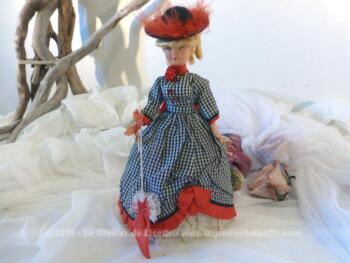 Ancienne poupée de collection modèle La Parisienne, marque Babyflex portant le nom "Lisette".