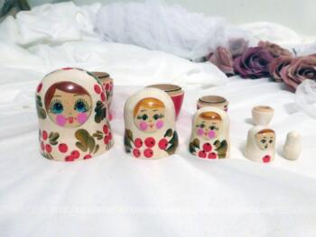 Jeu de 5 petites poupées Russes aux cerises
