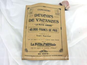Voici un ancien livret de "Concours de Devoirs de Vacances " pour le niveau "Cours Supérieur", organisé par "La Petite Gironde" et datant des années 30/40.