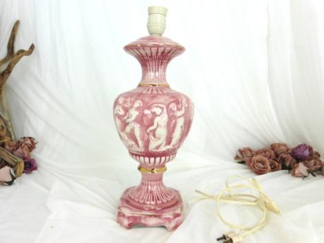 Voici un ancien grand pied de lampe tout en céramique rose shabby , made in Italy, à la forme d'ancien vase grec, façon style amphore.