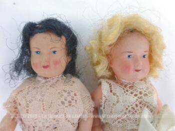 Duo anciennes poupées miniatures brune et blonde, idéales pour créer ses propres habits et une petite maison de poupée exclusive.